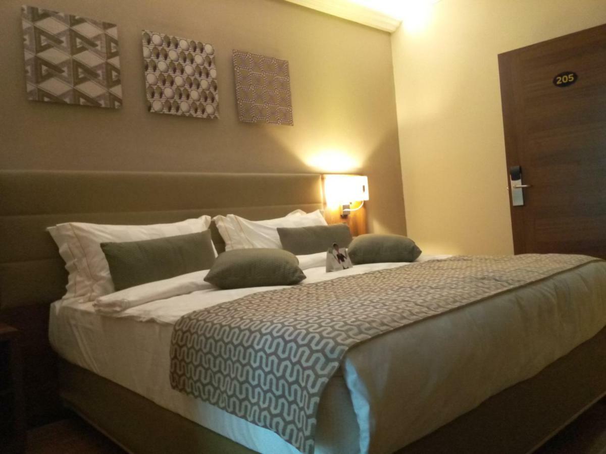 Hotel La Falaise Bonapriso Ντουάλα Εξωτερικό φωτογραφία